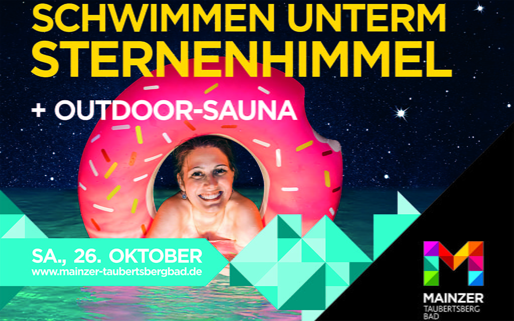 Frau in einem Donutförmigen Schwimmreifen