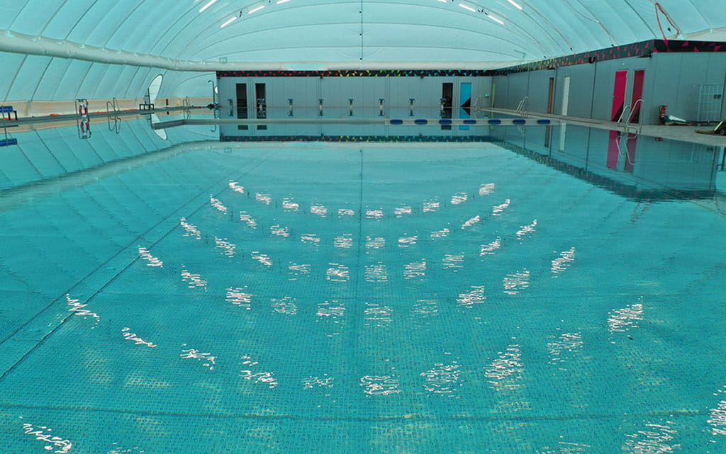 Schwimmbecken im Hallenbad Mainz