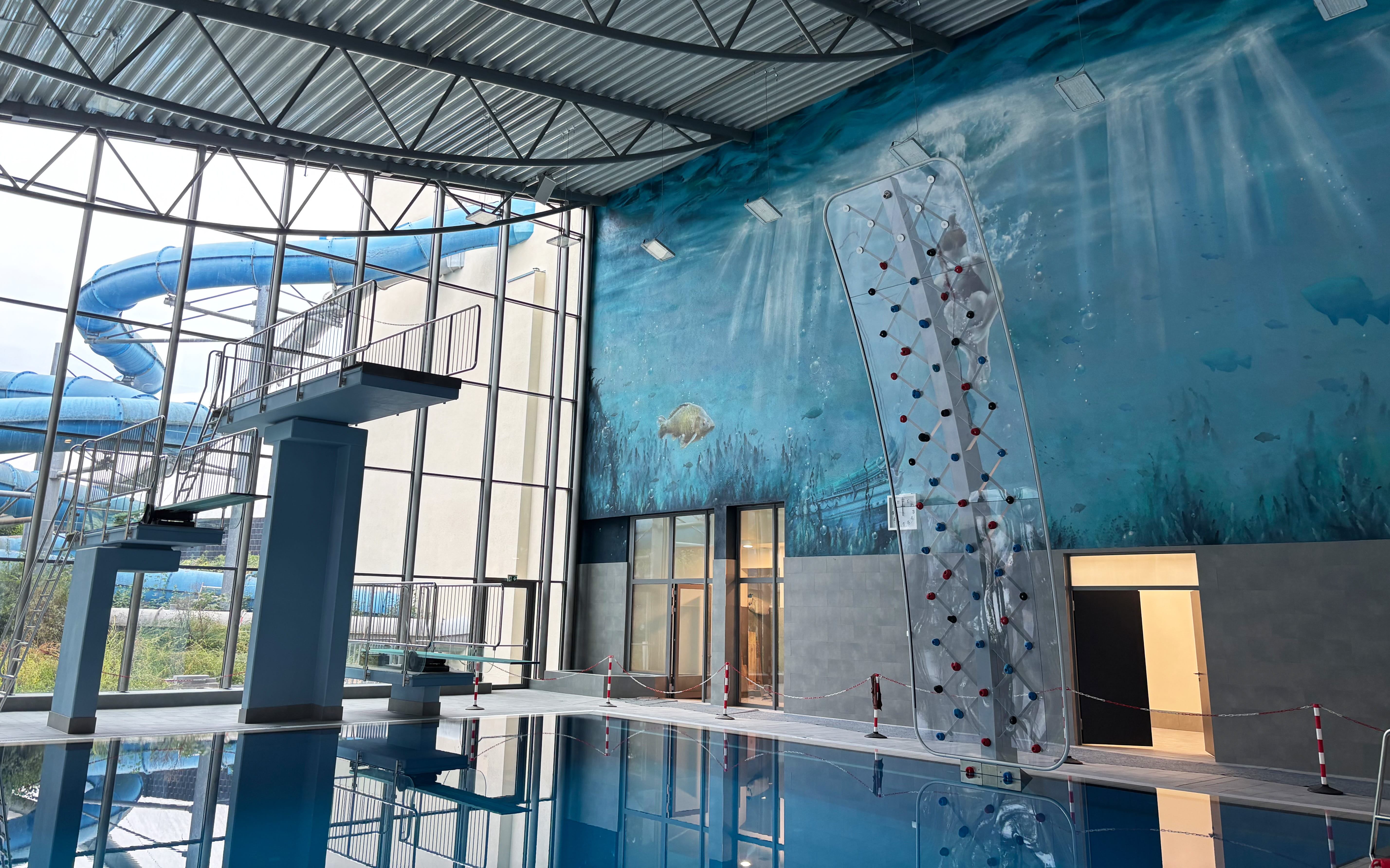 Taubertsberg Bad Sprungbecken mit Kletterwand