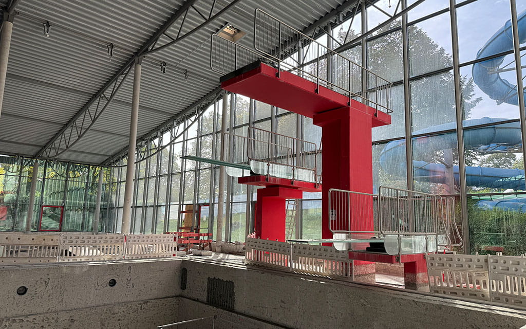 Sprungtürme des Mainzer Taubertsbergbads im Umbau