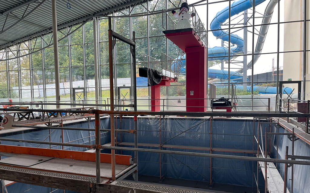 Sprungtürme auf der Baustelle im Taubertsbergbad