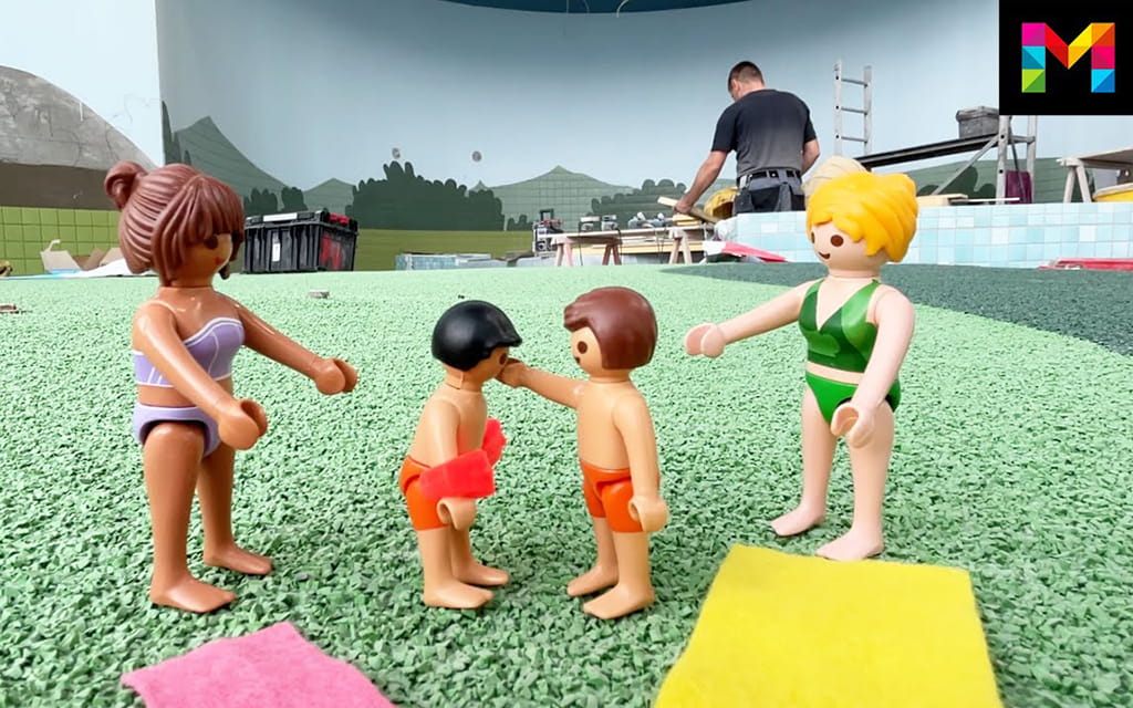 Playmobilmännchen im Schwimmbad